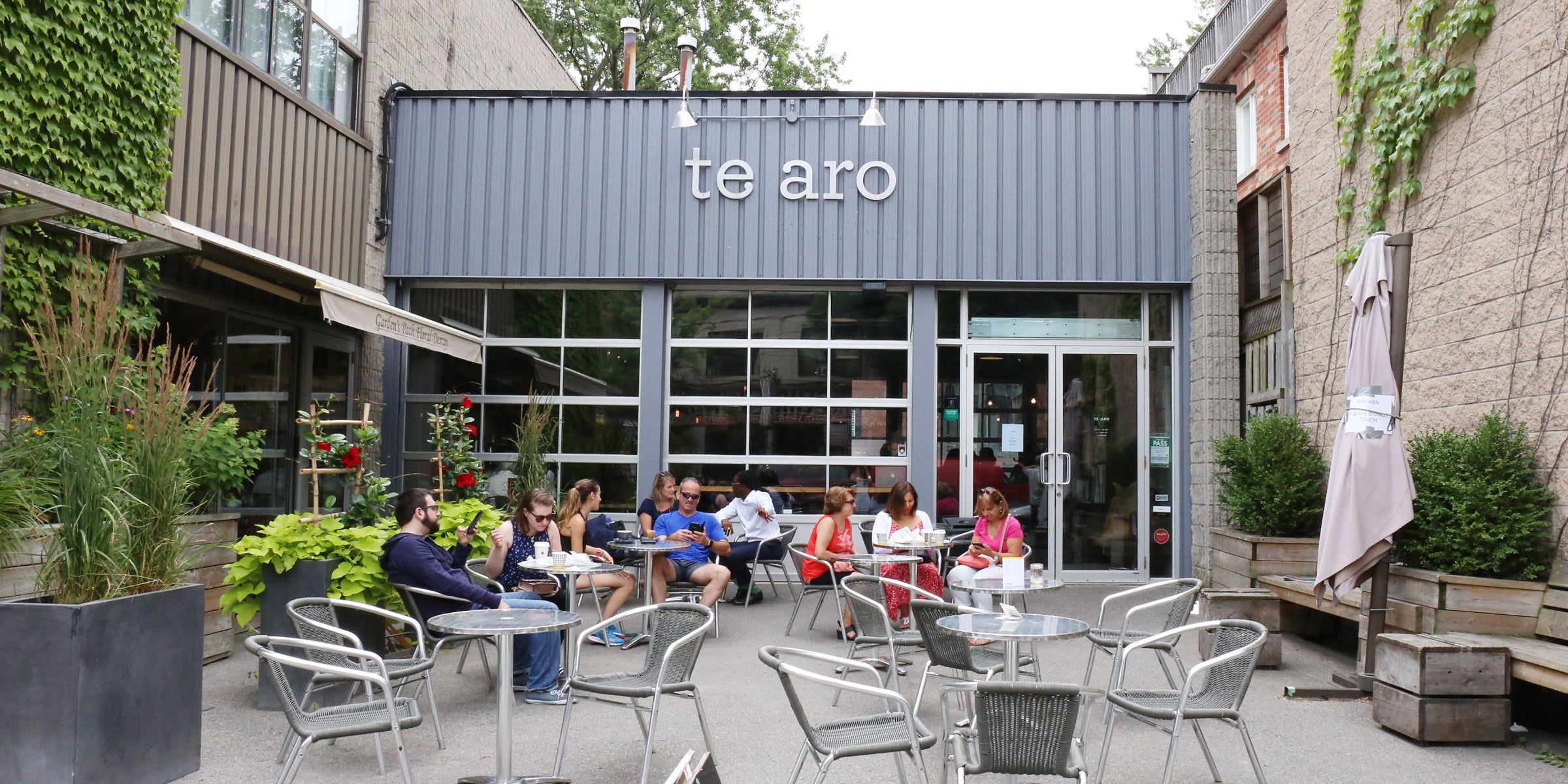 Image of the original te aro cafe front and busy patio as it was in 2009 with stainless tables and chairs